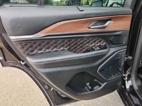 2022 Jeep Grand Cherokee Summit