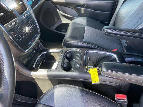 2015 Chrysler Town and Country S