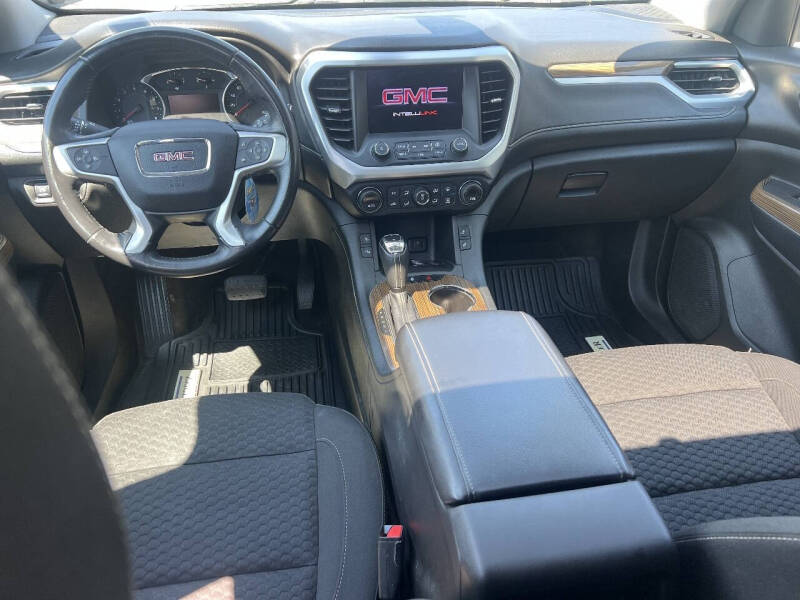 2017 GMC Acadia SLE-2