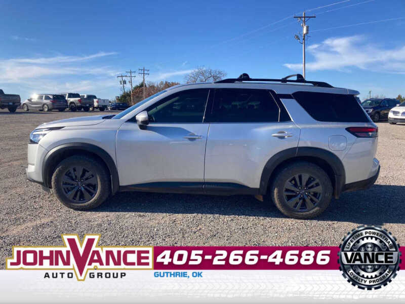 2022 Nissan Pathfinder SV