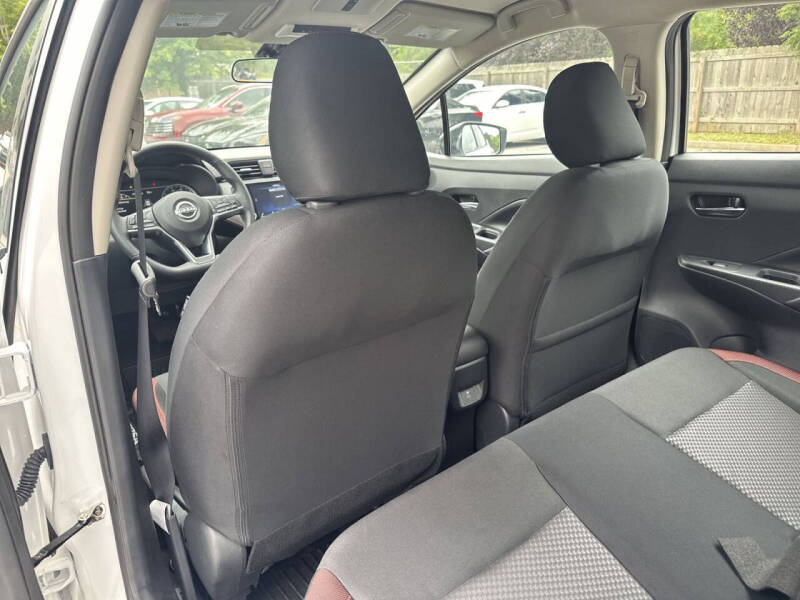 2025 Nissan Versa SR