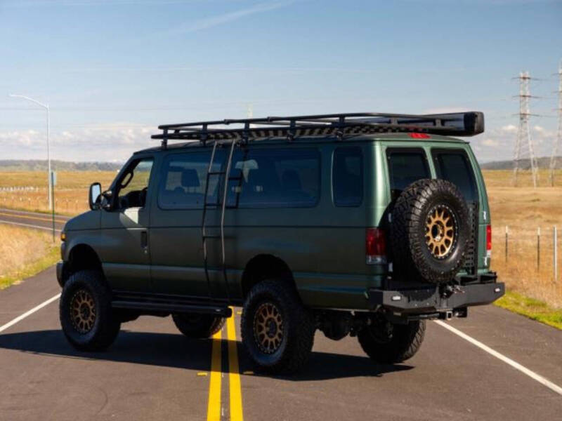 2009 Ford E-Series Econoline Wagon XL's photo