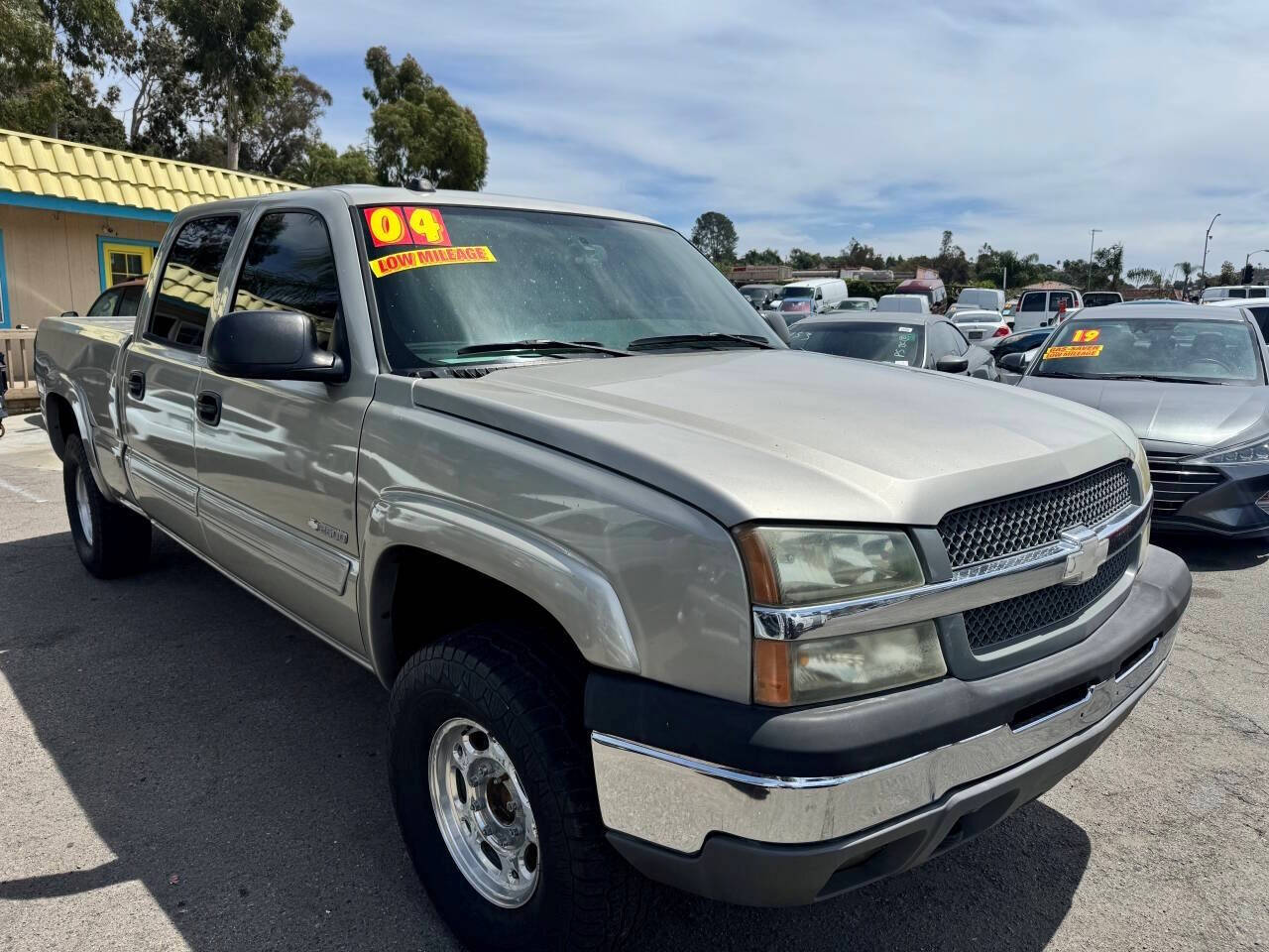 Tan 2004 Chevrolet Silverado 2500 LS 4dr Crew Cab LS RWD SB 1