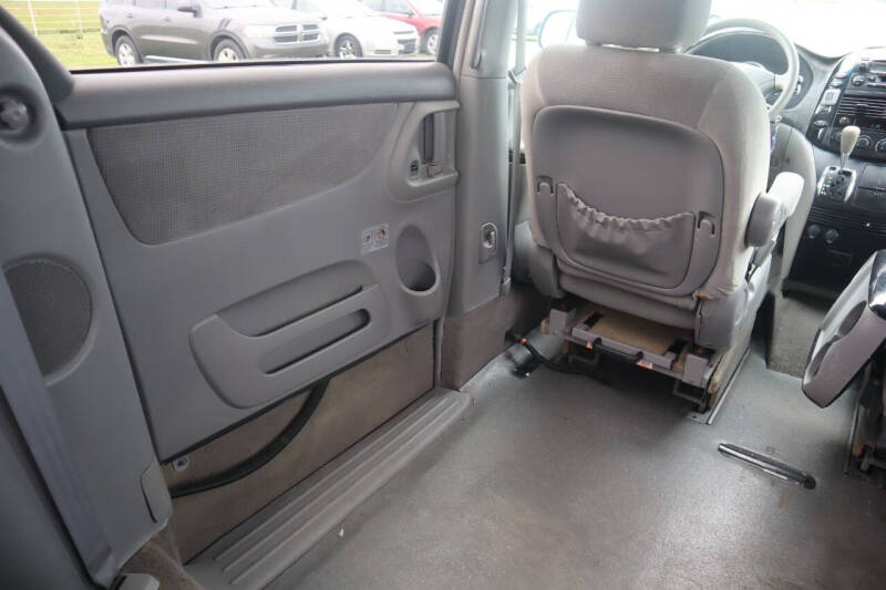 2004 Toyota Sienna LE 7 Passenger