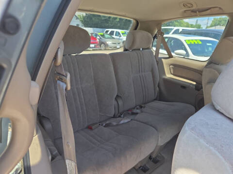2000 Toyota Sienna LE