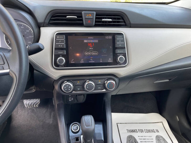 2022 Nissan Versa SV