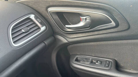 2016 Chrysler 200