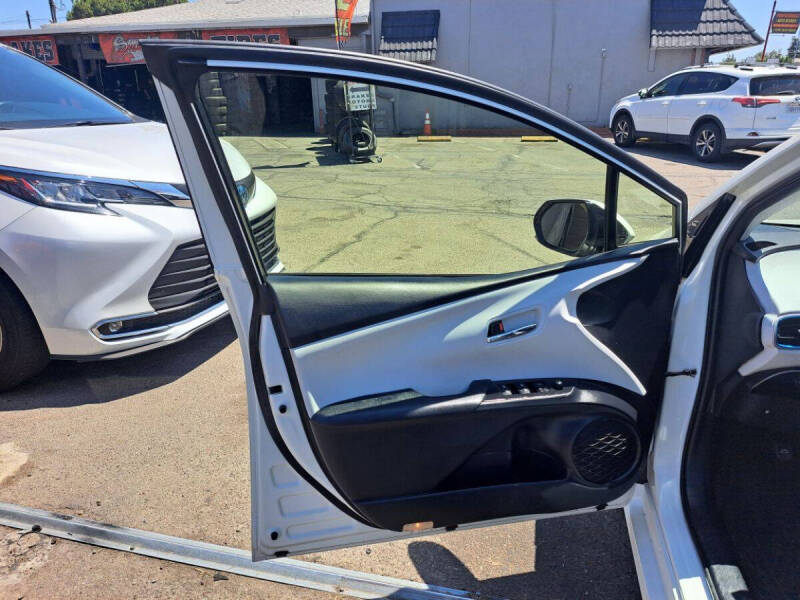 2016 Toyota Prius Three