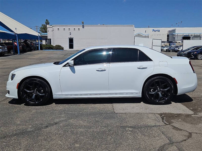 2022 Chrysler 300 Touring L