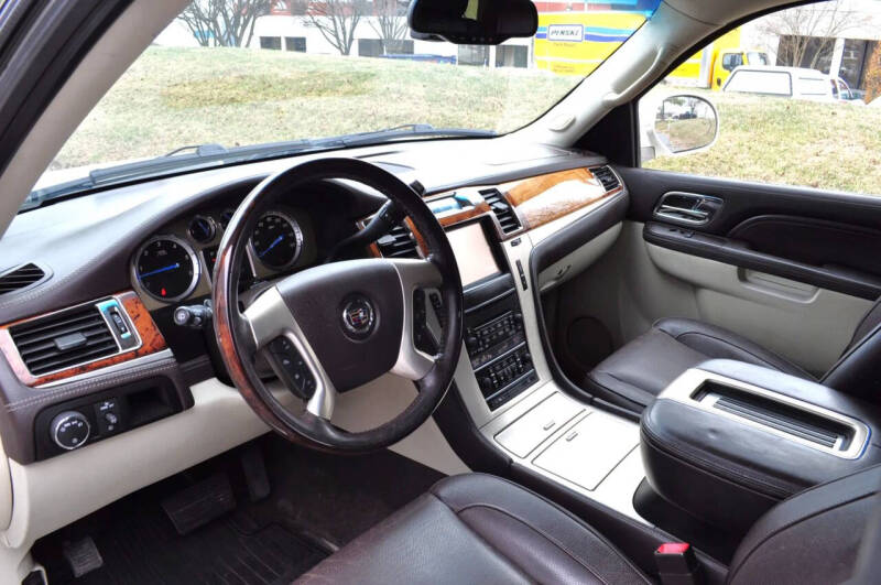 2013 Cadillac Escalade Platinum Edition