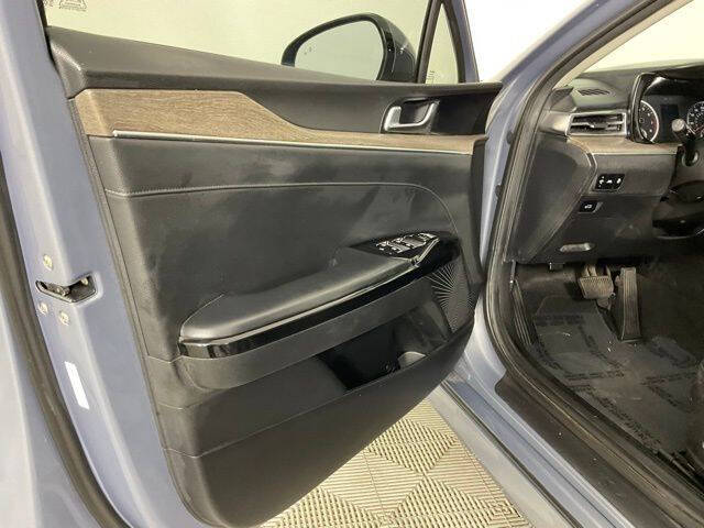 2022 Kia K5 EX