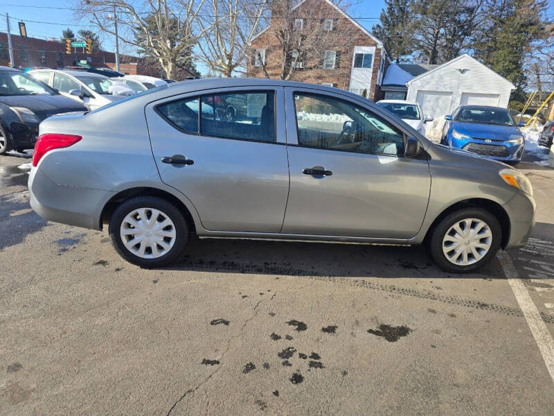 2012 Nissan Versa 1.6 SV