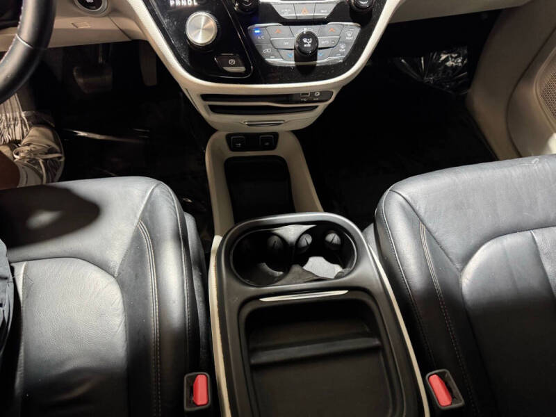 2017 Chrysler Pacifica Touring-L