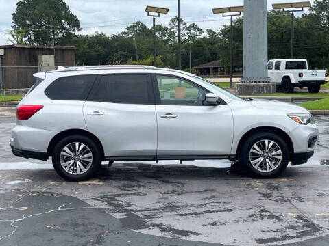 2019 Nissan Pathfinder SV