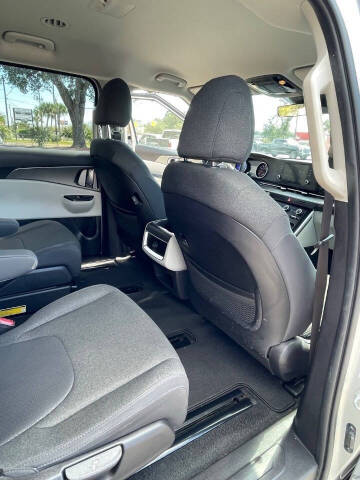 2022 Kia Carnival LX