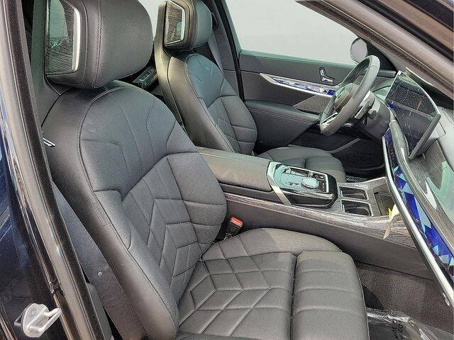 2025 BMW 7 Series 740i
