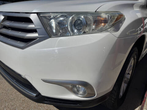 2011 Toyota Highlander SE