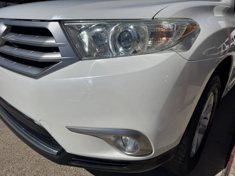 2011 Toyota Highlander SE