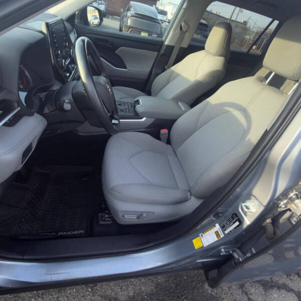 2020 Toyota Highlander LE