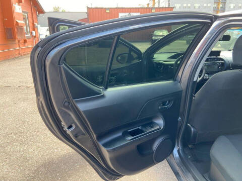2016 Toyota Prius c Two