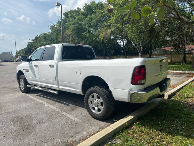 2017 RAM Ram 3500 Pickup SLT photo 3