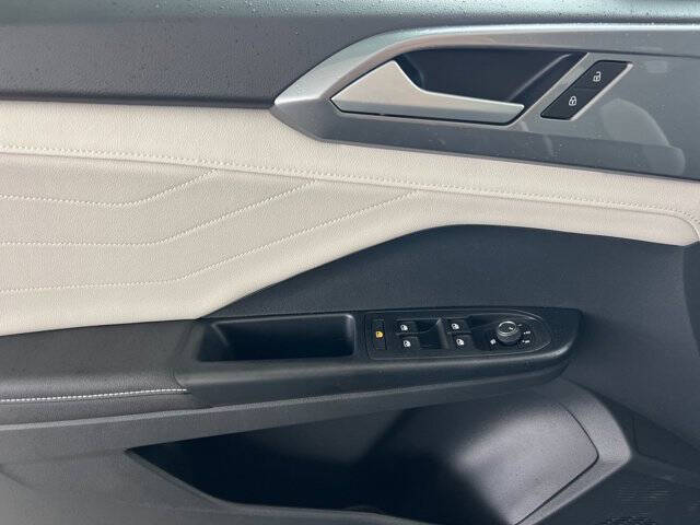 2026 Volkswagen Taos SEL 4Motion