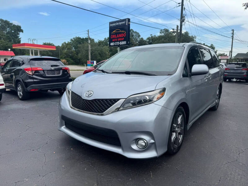 2017 Toyota Sienna SE Premium 8-Passenger