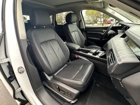 2024 Audi Q8 e-tron quattro Premium Plus