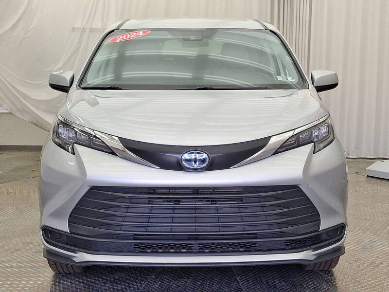 2024 Toyota Sienna LE 8-Passenger