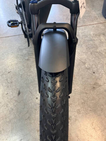 2025 Aventon  D35D3267