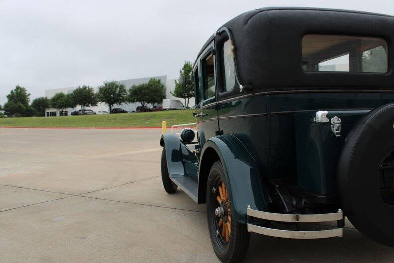 1927 Oldsmobile Sedan