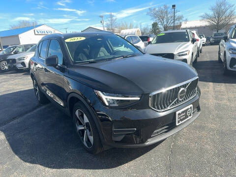 2025 Volvo XC40 B5 Core Bright Theme