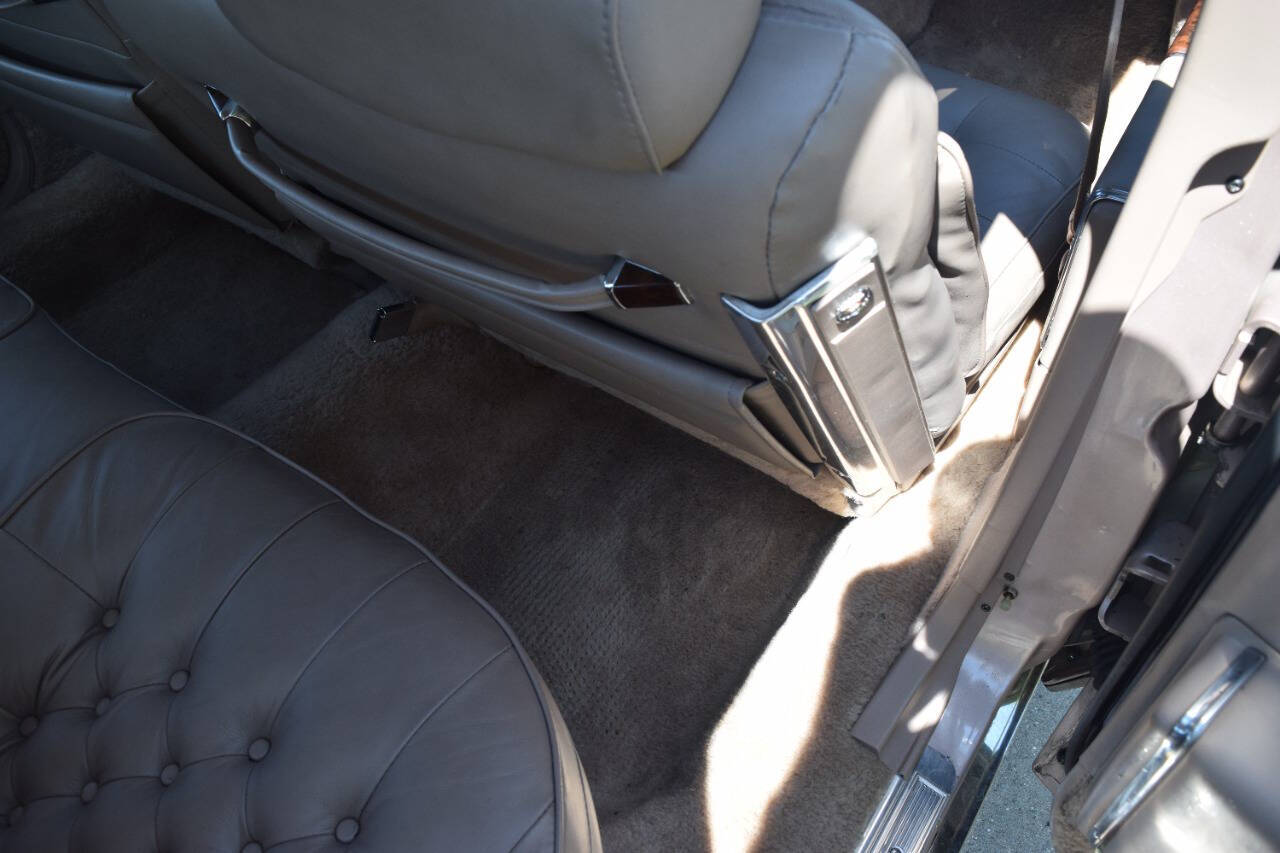 1991 Cadillac Brougham 163