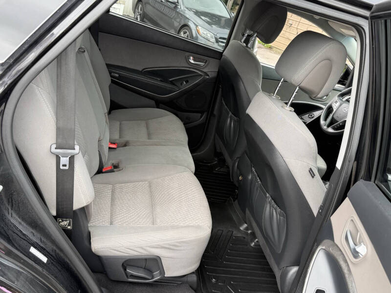 2017 Hyundai Santa Fe SE
