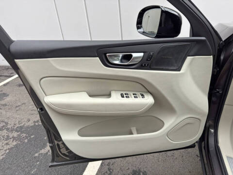 2025 Volvo XC60 B5 Plus Dark Theme