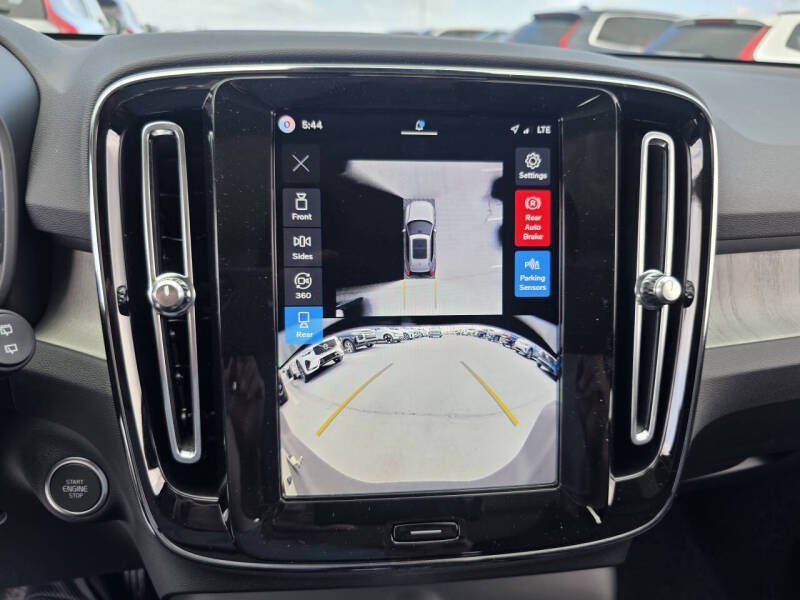 2026 Volvo XC40 B5 Plus