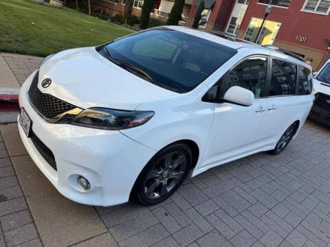 2015 Toyota Sienna SE Premium 8-Passenger