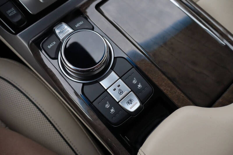 2019 Genesis G90