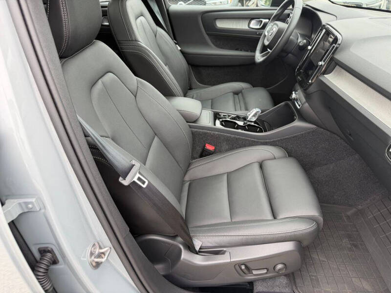 2026 Volvo XC40 B5 Plus