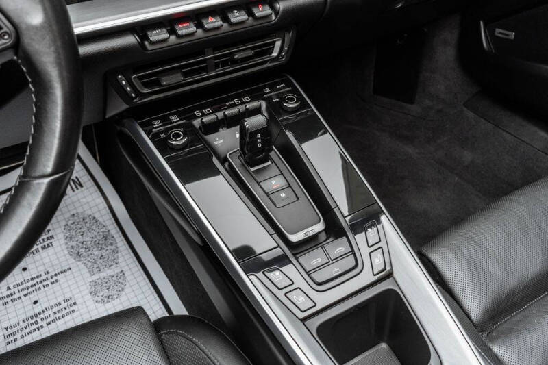 2020 Porsche 911 Carrera