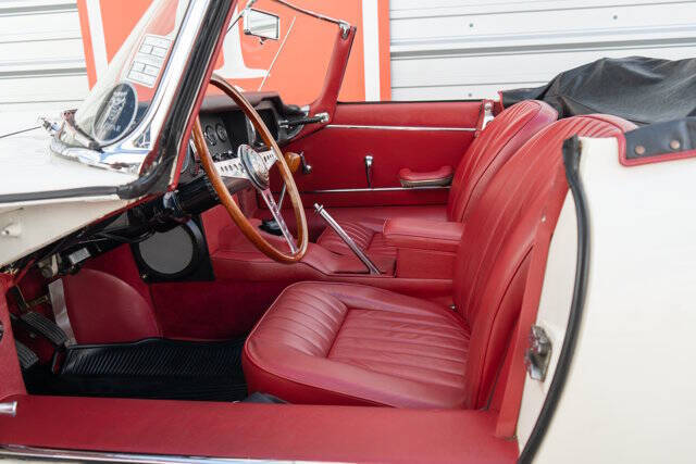 1966 Jaguar E-Type 22