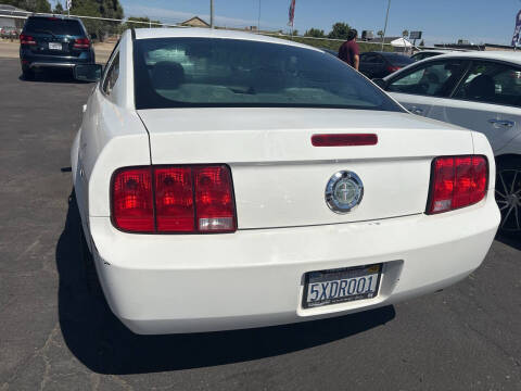 2007 Ford Mustang V6 Deluxe