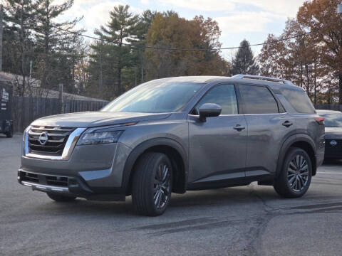 2025 Nissan Pathfinder SL