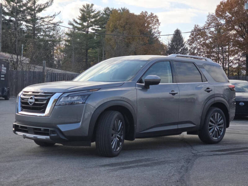 2025 Nissan Pathfinder SL