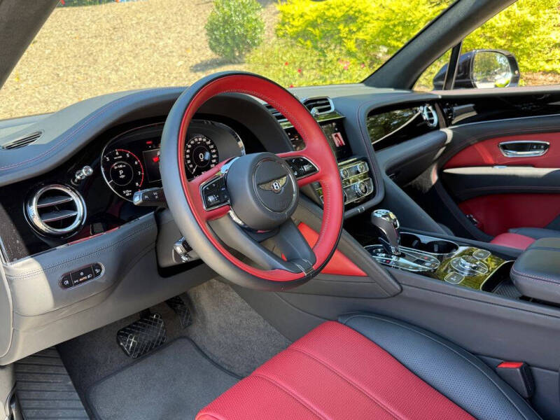 2024 Bentley Bentayga V8