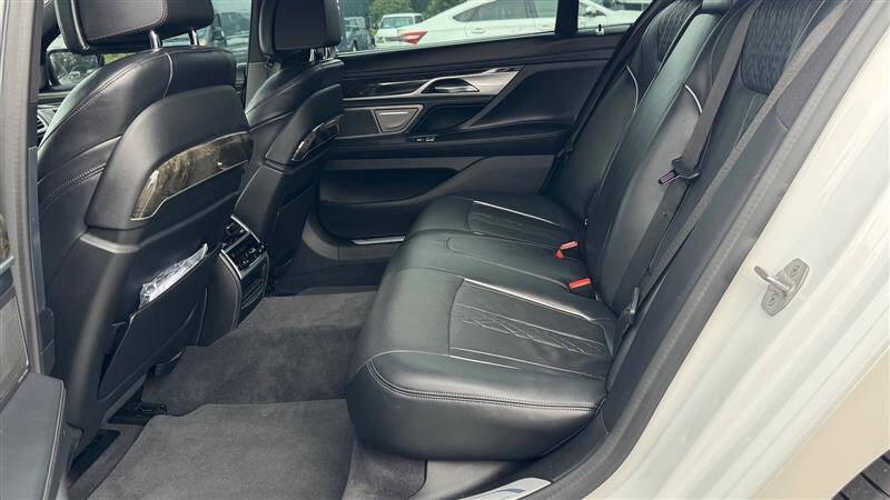 2022 BMW 7 Series 740i