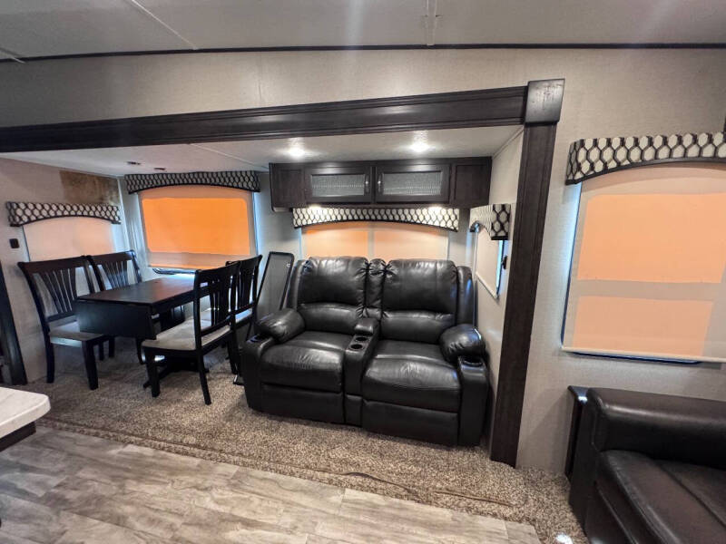 2021 Shasta RV Phoenix 30RLD