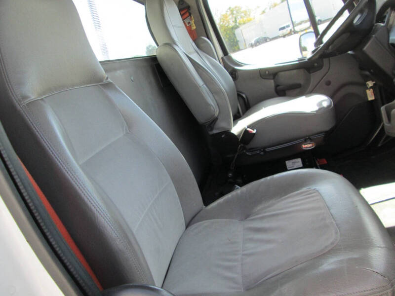 2007 Freightliner Business class M2