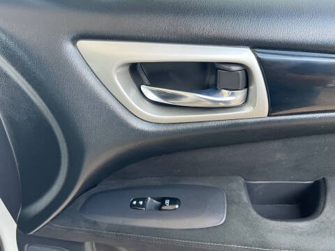 2015 Nissan Pathfinder SL