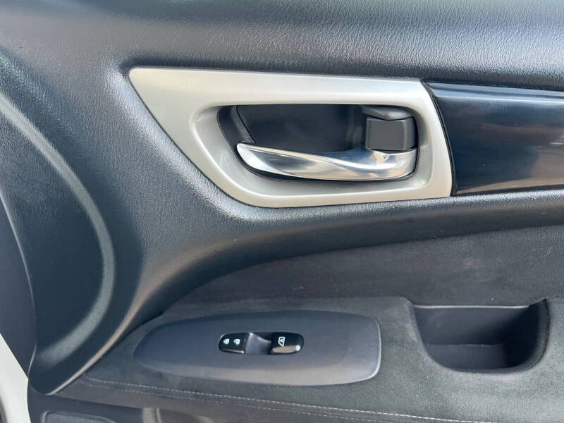 2015 Nissan Pathfinder SL